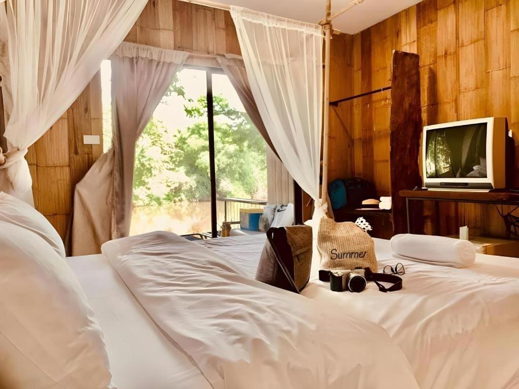 เลอ บาแซง เอราวัณรีสอร์ต Hotel กาญจนบุรี ภายนอก รูปภาพ